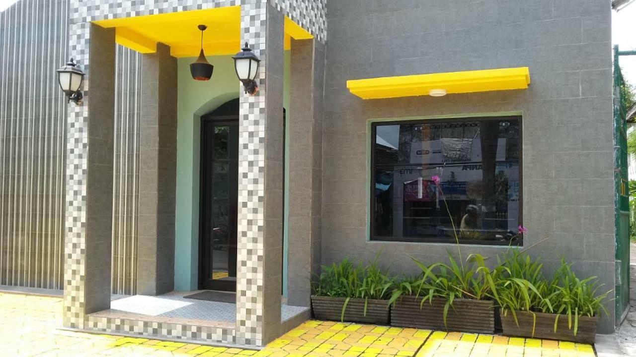 Isro Guesthouse Syariah Kepanjen Exterior foto